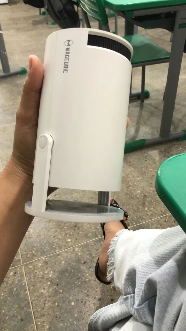 Mini Projetor Magcubic Portátil com Controle e Cabo
