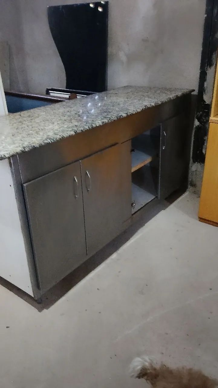 Balcão de cozinha de inox com mármore 