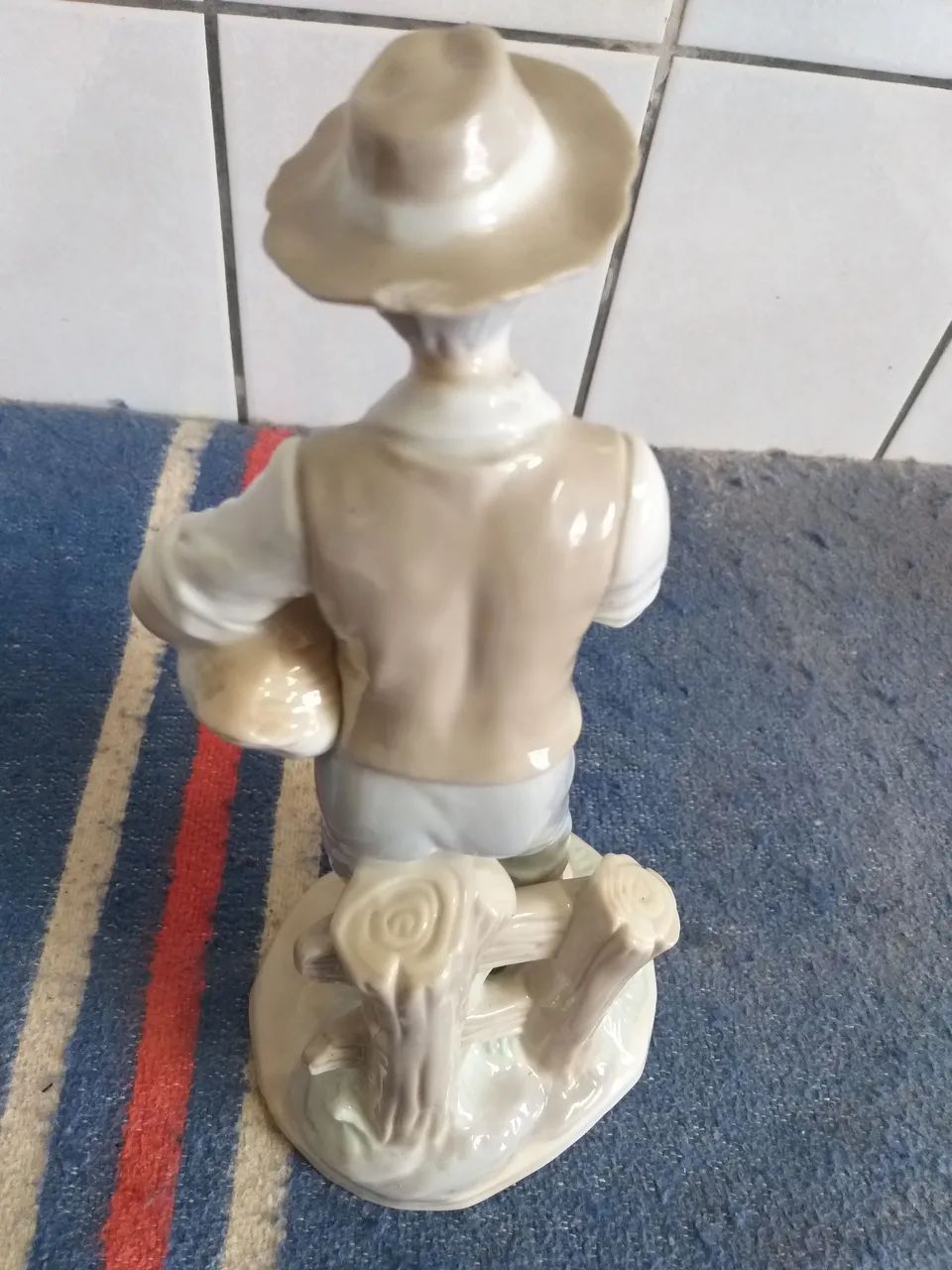 Estatueta em porcela espanhola Monti Piero, jovem camponês com seus Gansos.  - Foto 4