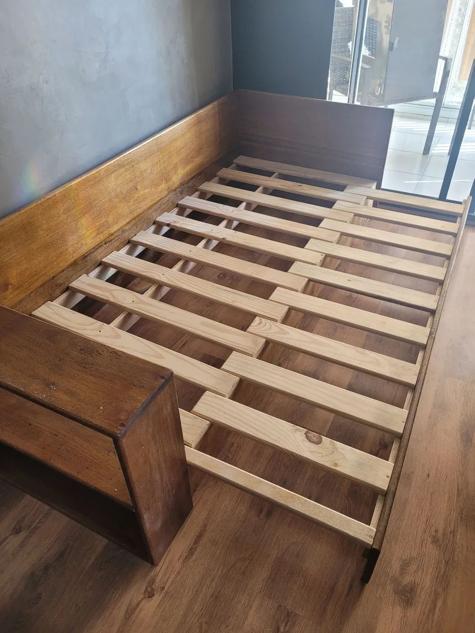 Sofa cama retrátil de madeira maciça  - Foto 2