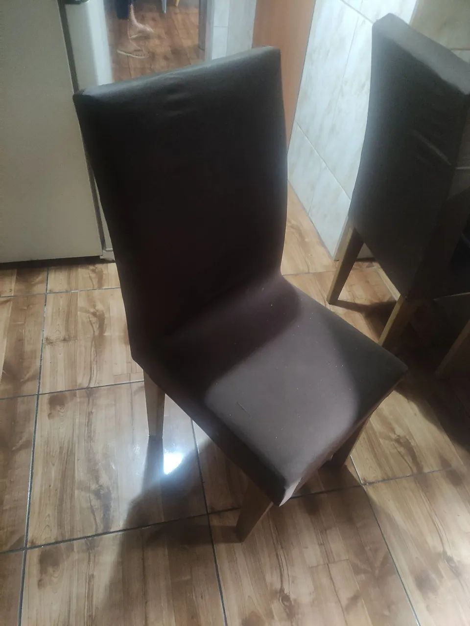Mesa de jantar com 4 cadeiras com capa - Foto 2