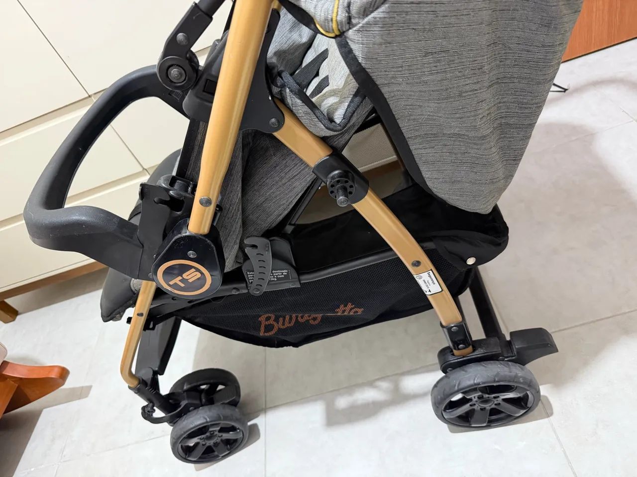 Carro de bebê - Semi novo  - Foto 2