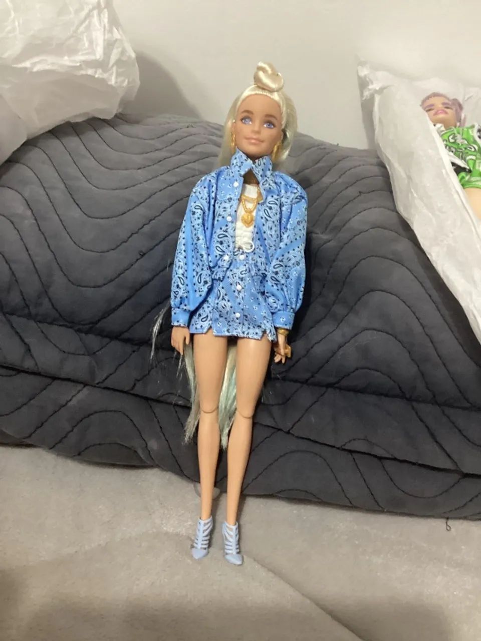 Boneca Barbie extra completa