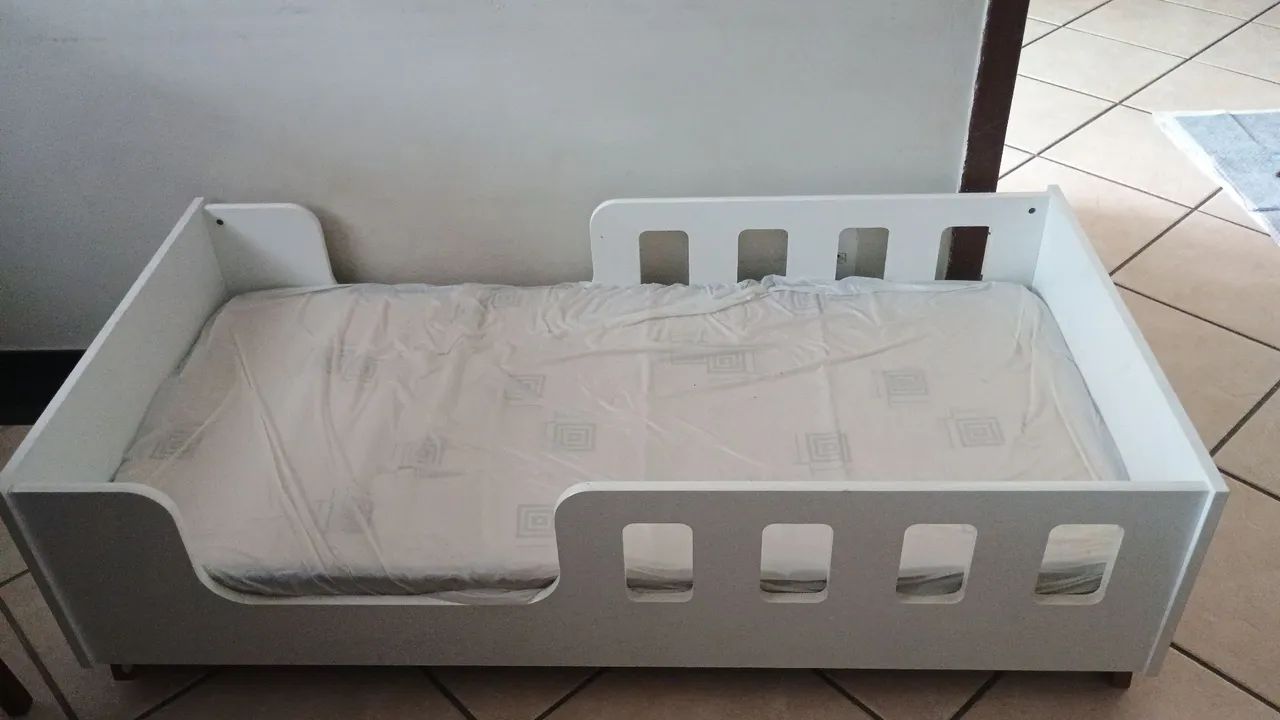 Mini cama infantil com colchão 