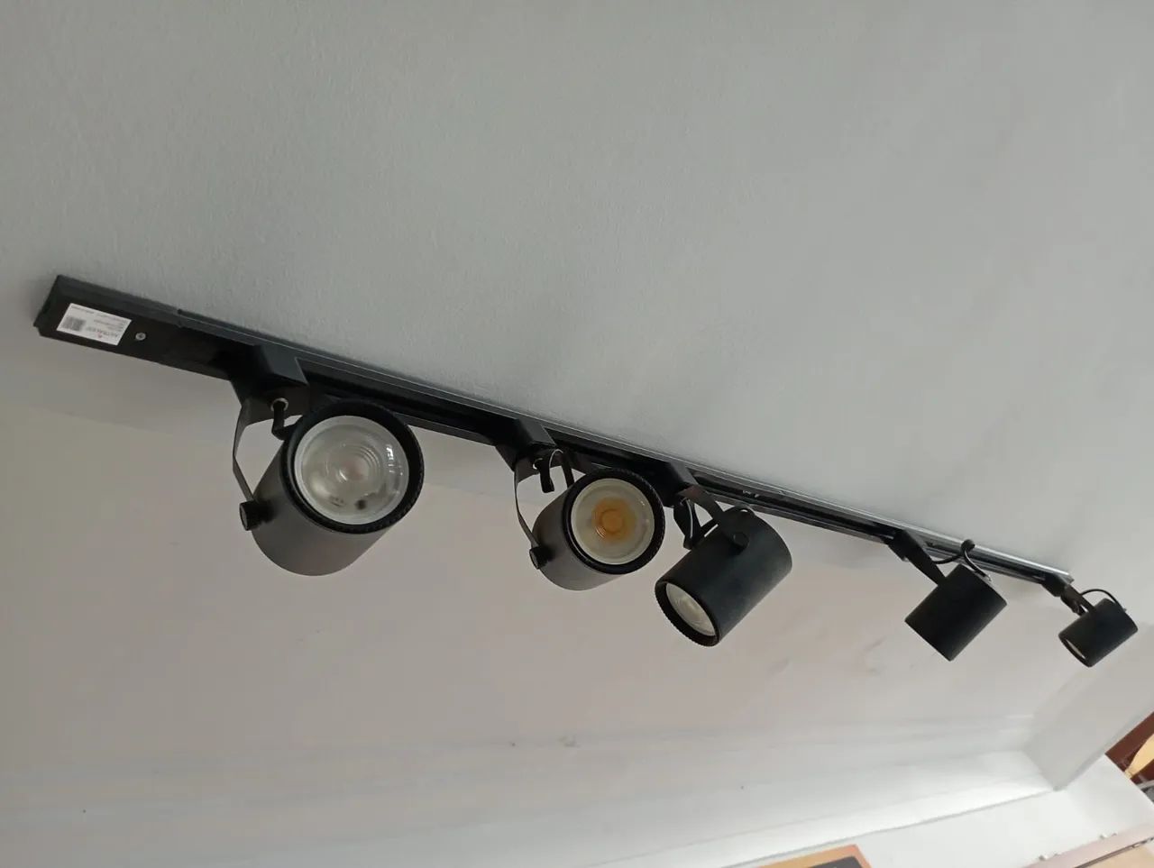 Vendo Iluminação moderna com trilhos eletrificados, spots de led, perfilados e painéis  - Foto 3