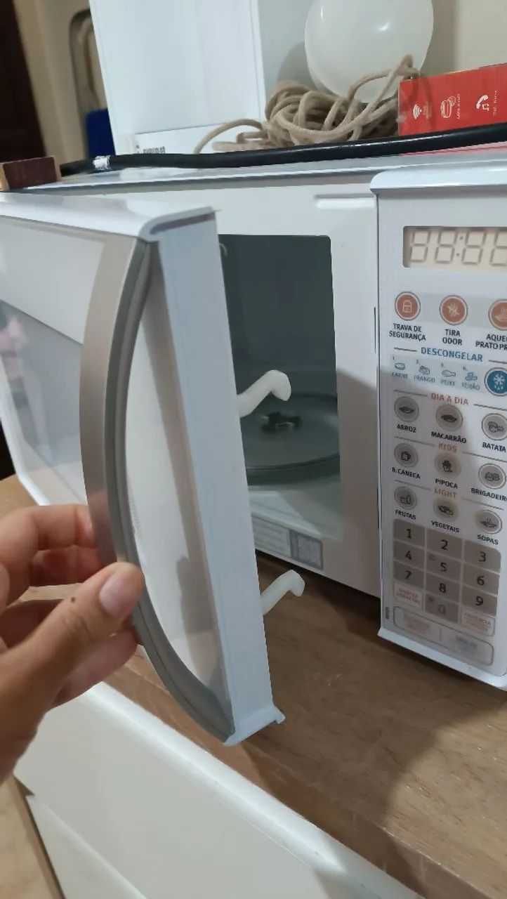O micro-ondas Electrolux MTO30 - Foto 2