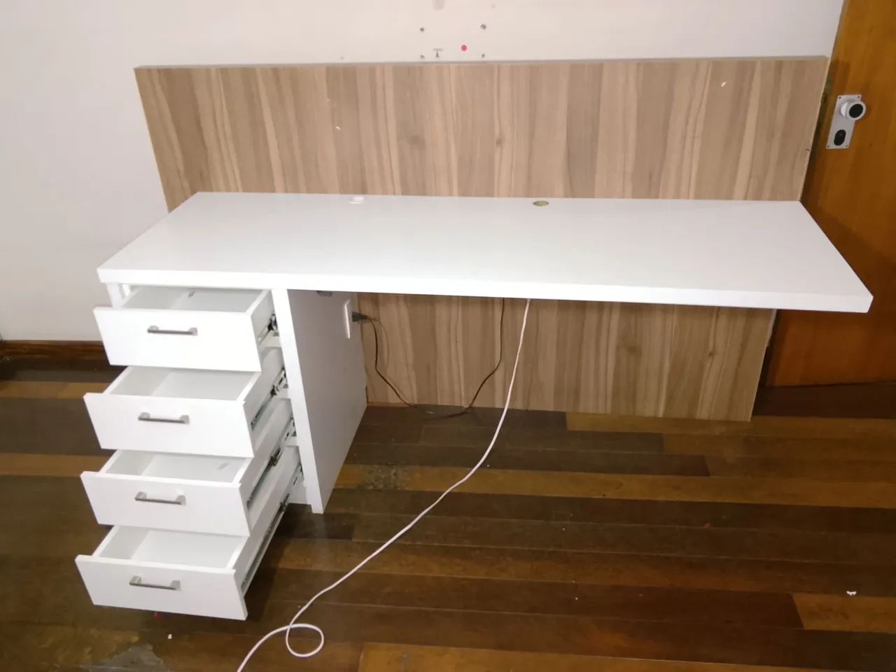 Escrivaninha com 4 gavetas  - Foto 2