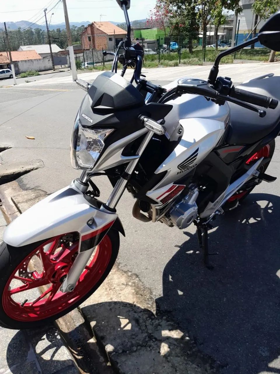 Moto de garagem 