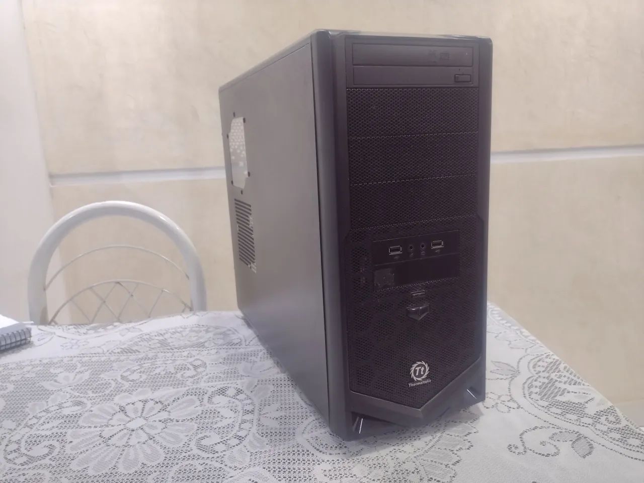 Gabinete Thermaltake V4 Black Edition