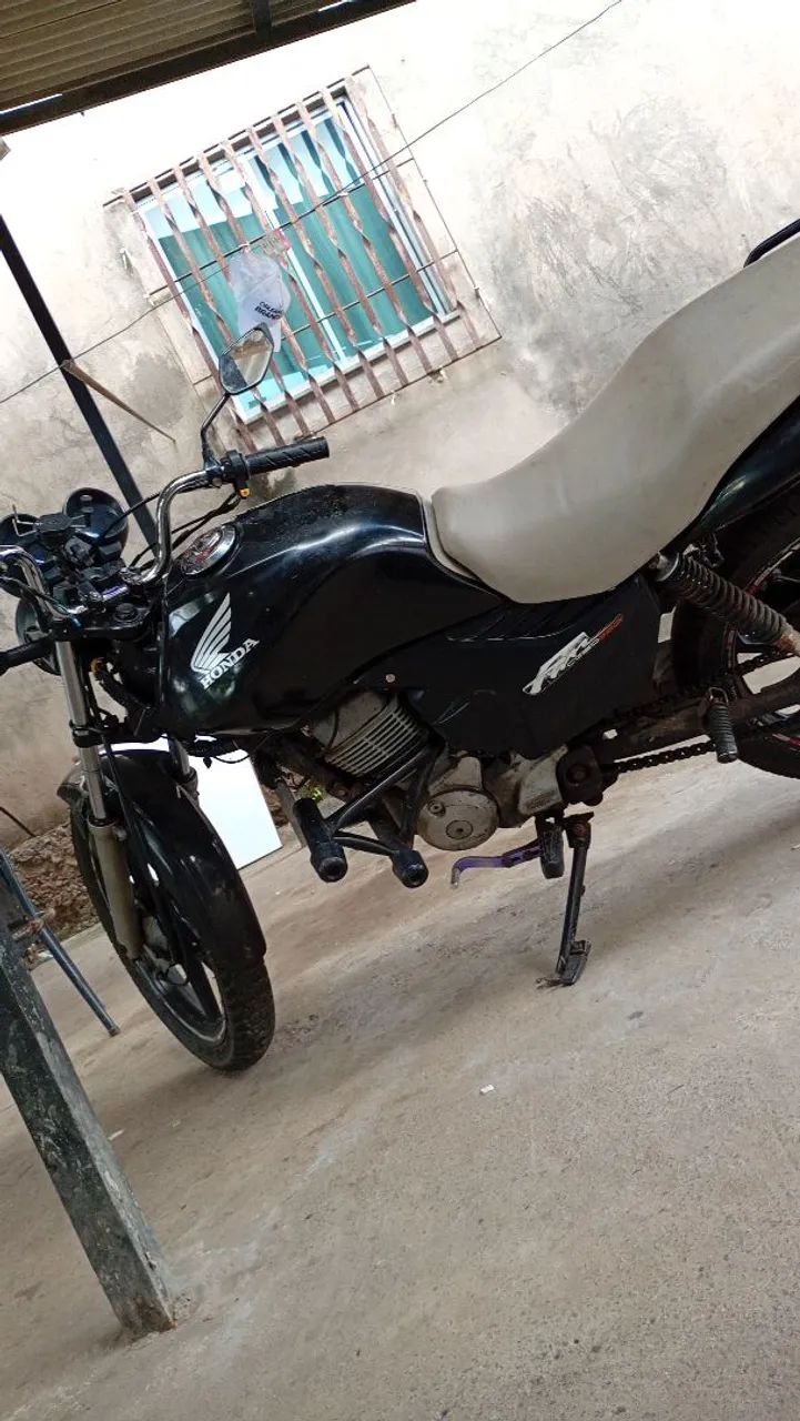 Vendo 150 com algumas avarias...