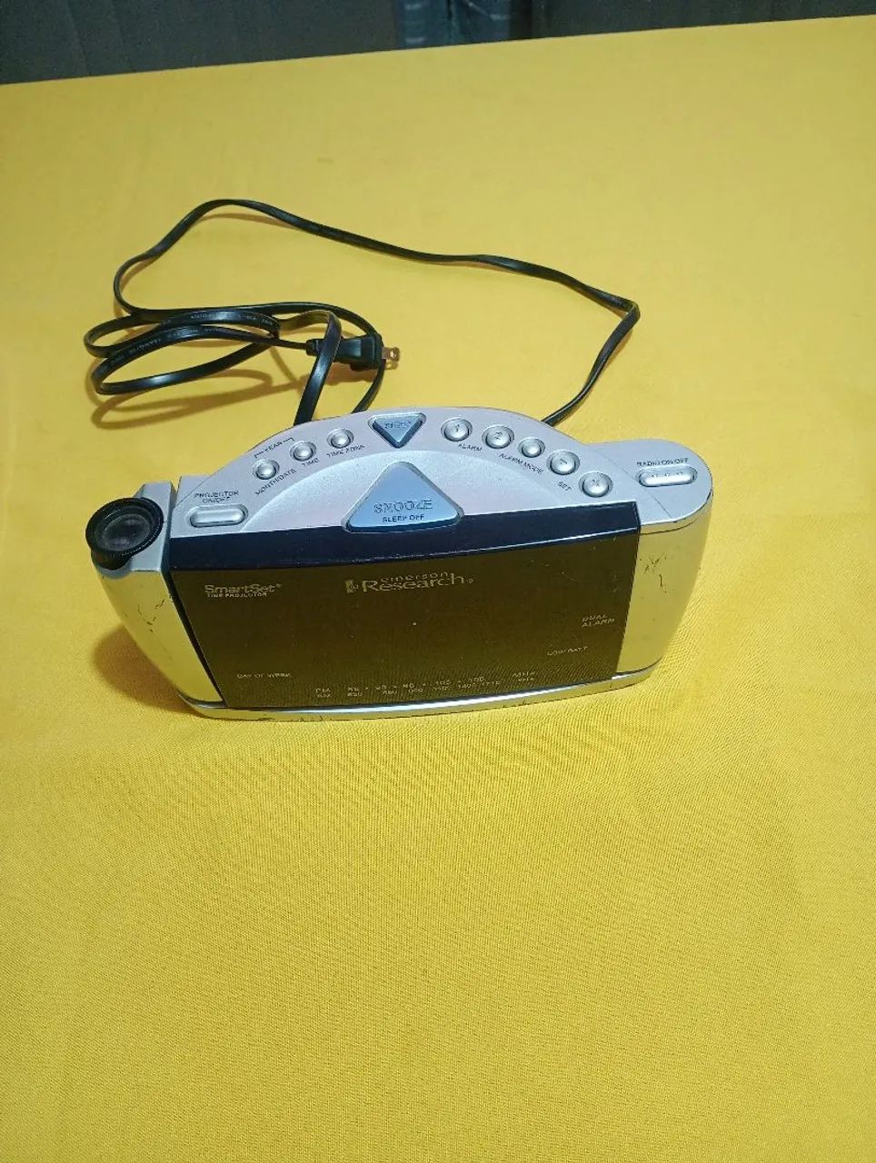 Vendo rádio relógio, funcionando.