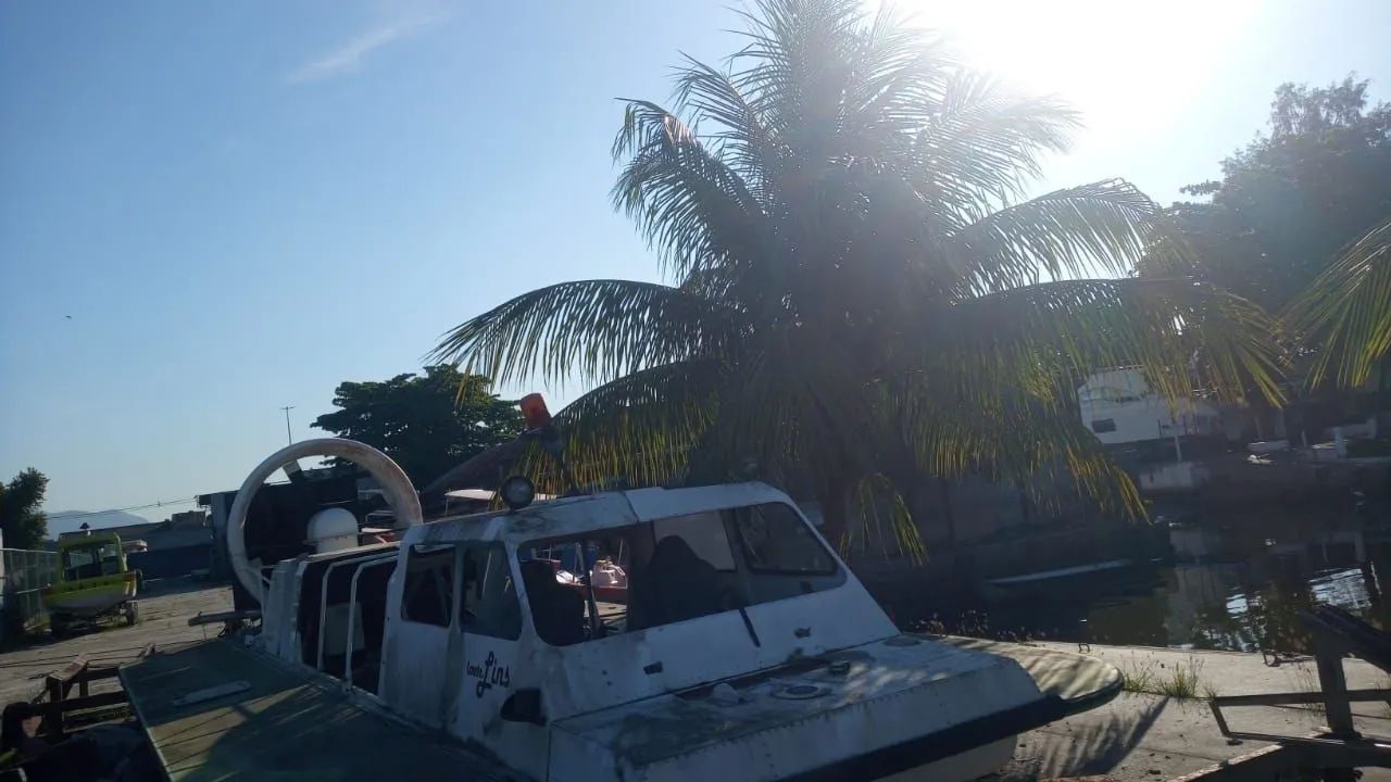 Hovercraft 2000, lancha, barco.