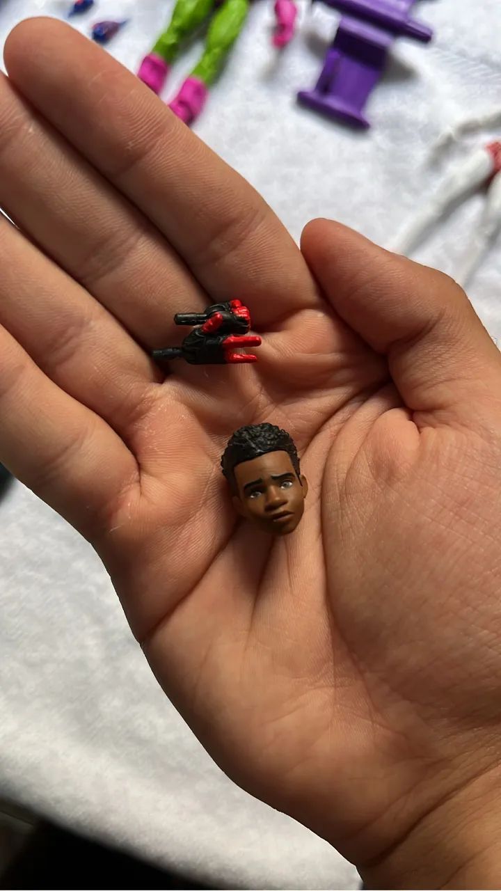Miles Morales Aranha-Verso Marvel Legends - Foto 2