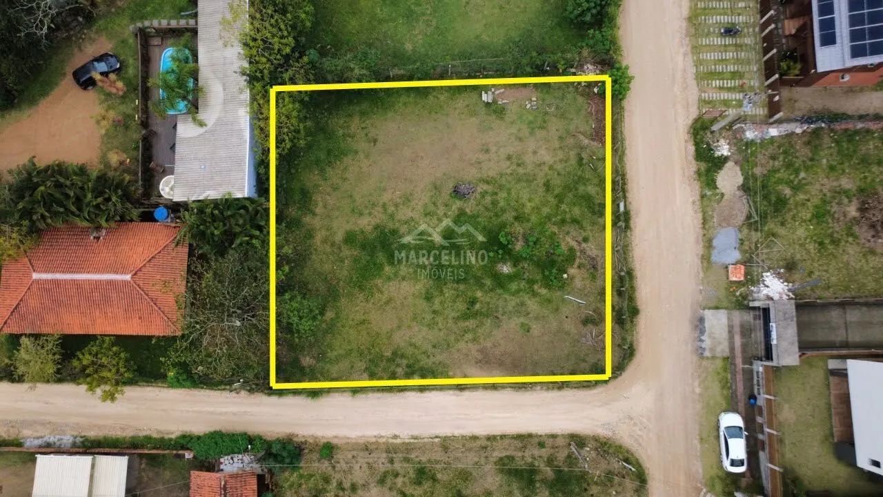 Terreno próximo ao centrinho da praia do Rosa