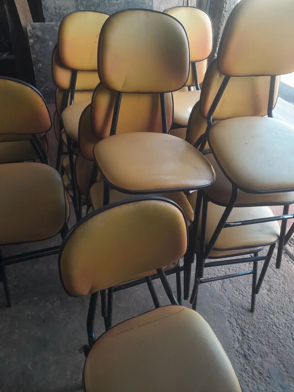 VENDO 20 CADEIRAS...LEIA! - Foto 3