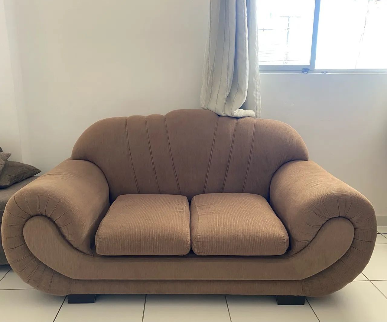 Conjunto de 2 Sofás Usados - 1 Sofá de 4 Lugares + 1 Sofá de 2 Lugares - Foto 2