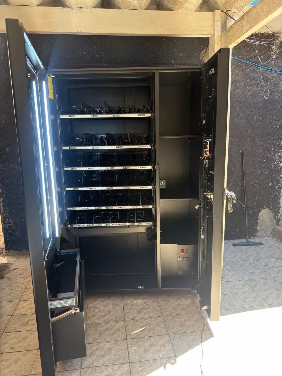ÚNICA VENDING MACHINE COM IA DO BRASIL Tecnologia Exclusiva c/ Comando de Voz - Foto 3