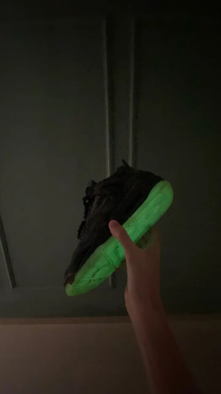 Air Jordan 4 KAWS - Foto 5