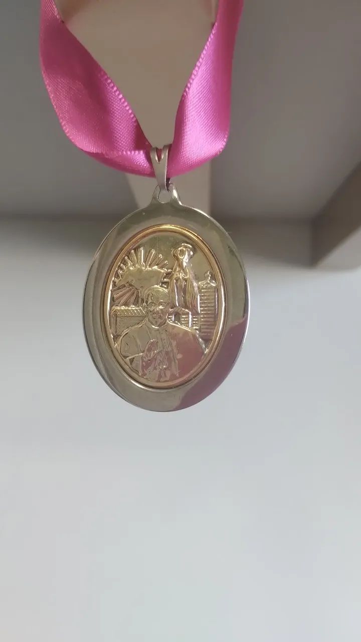 VENDO MEDALHA ANTIGA - Foto 2