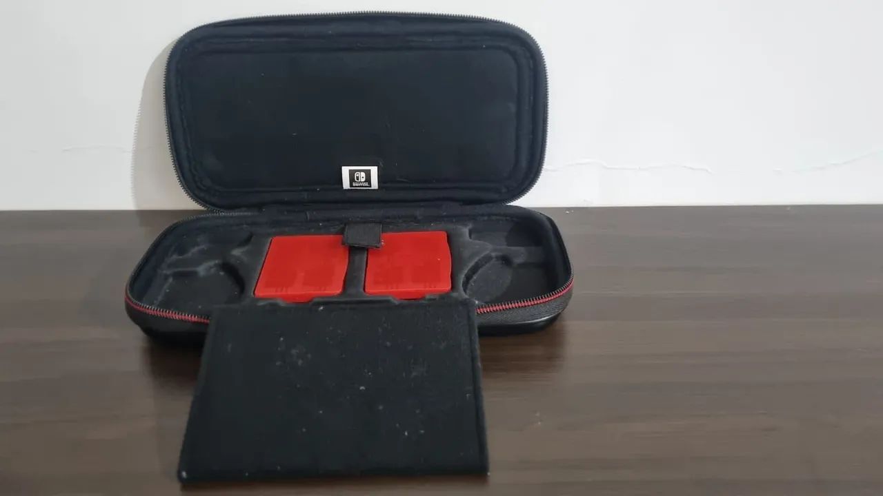 Console Nintendo Switch + Case  - Foto 3