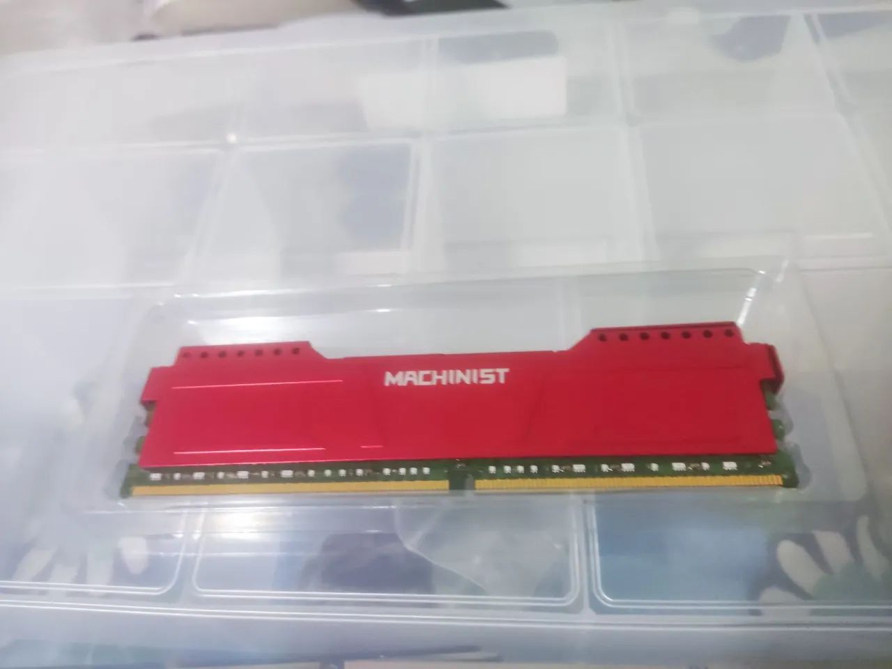 Memoria Ddr4 Machinist Com Dissipador 16gb 2133mhz vermelha 
