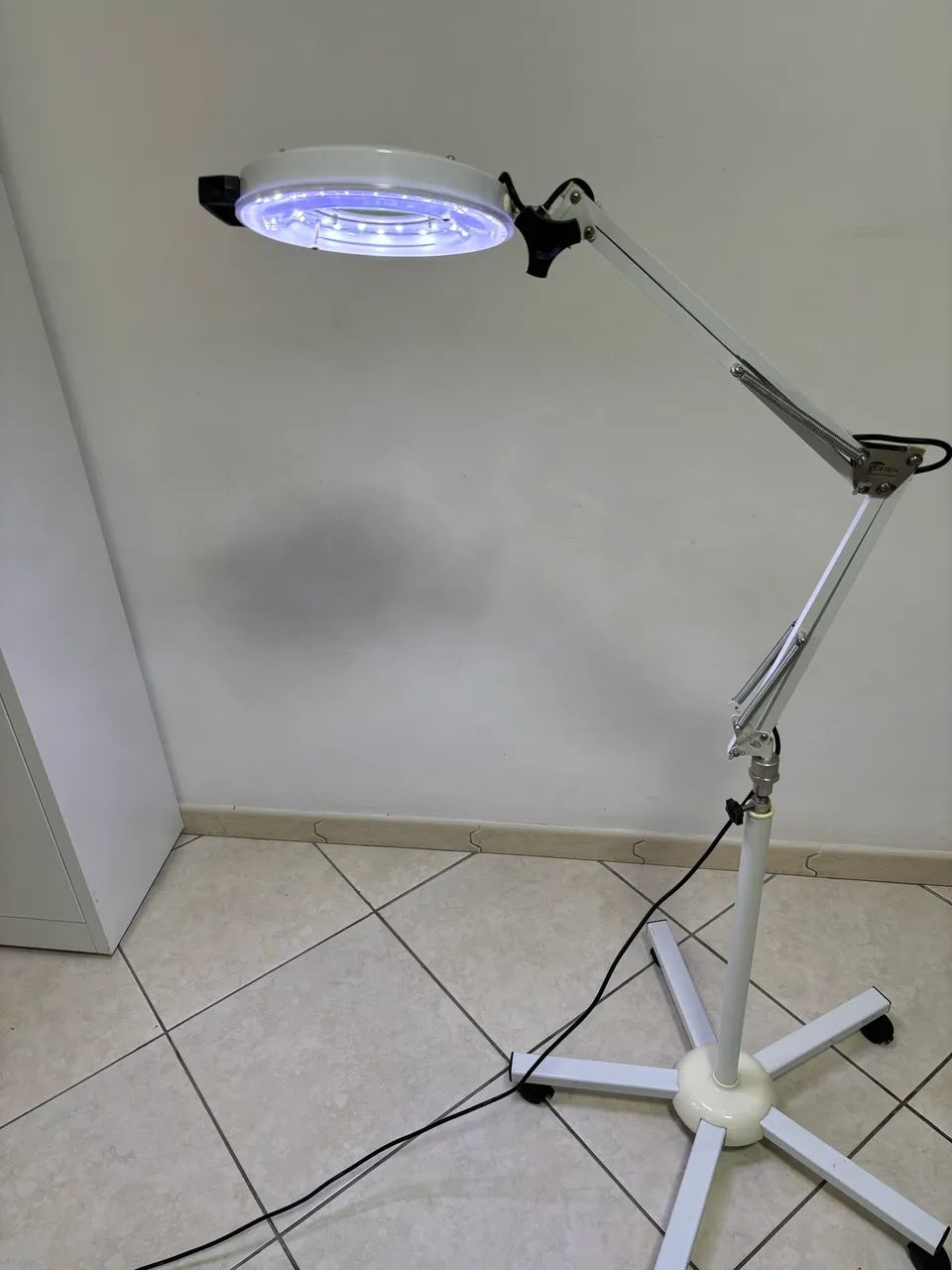 Lupa com Led para Podologia e Estética - Marca Ester - Foto 3