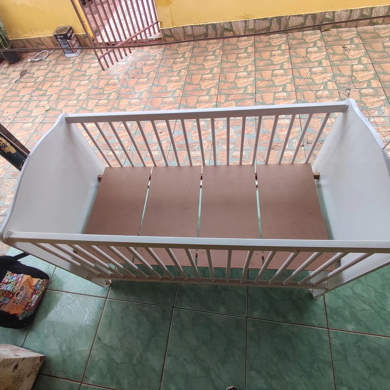 Berço Infantil Branco com Rodízios + Colchão Castor - Foto 4