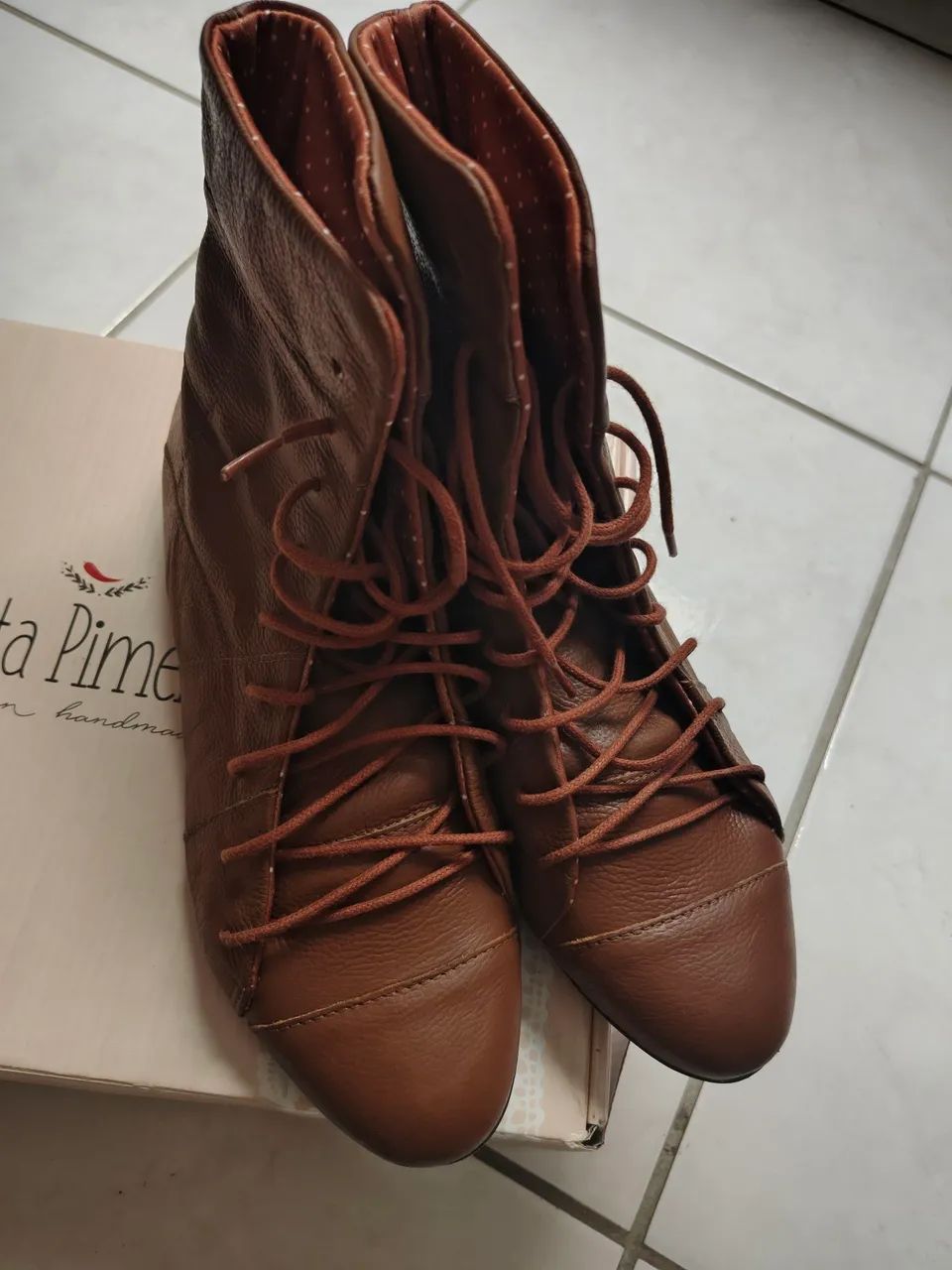 Bota em Couro Lolita Pimenta 