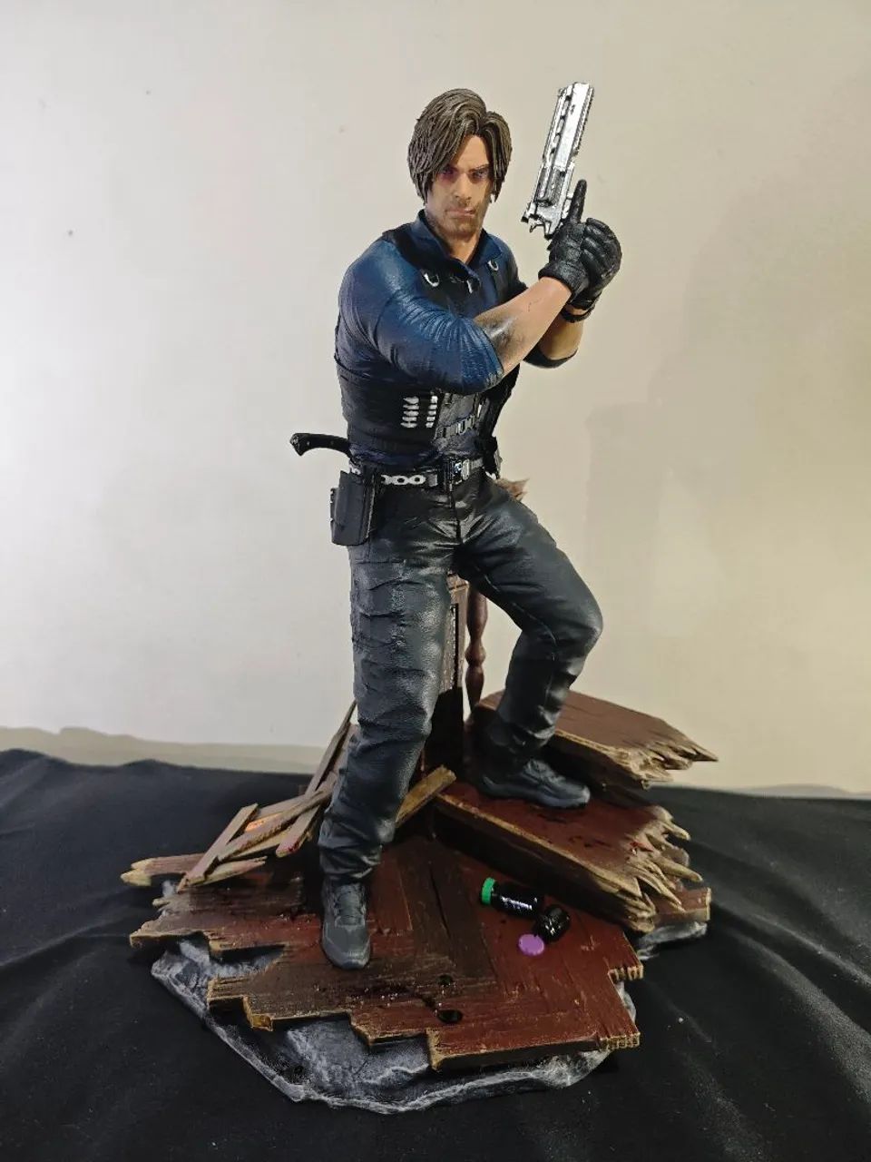Figura 3D do Leon S Kenedy - Resident Evil Requiem 