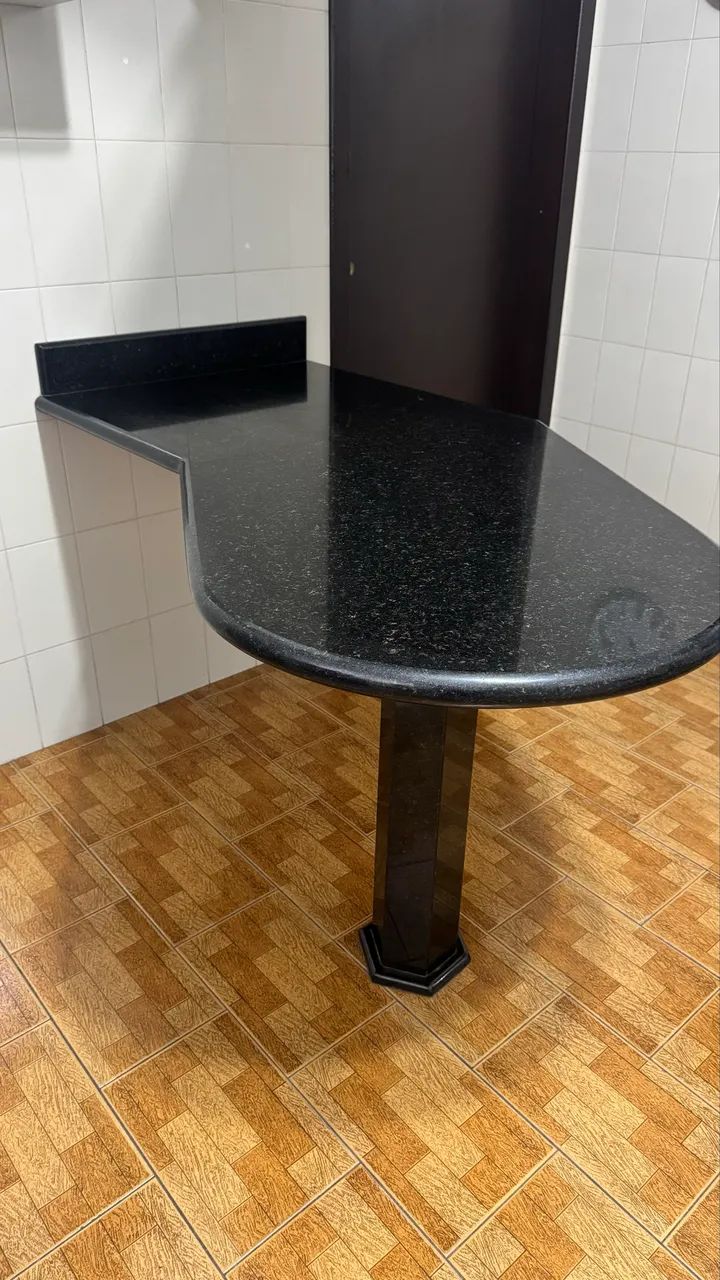 Mesa de Mármore preto com pé  - Foto 3