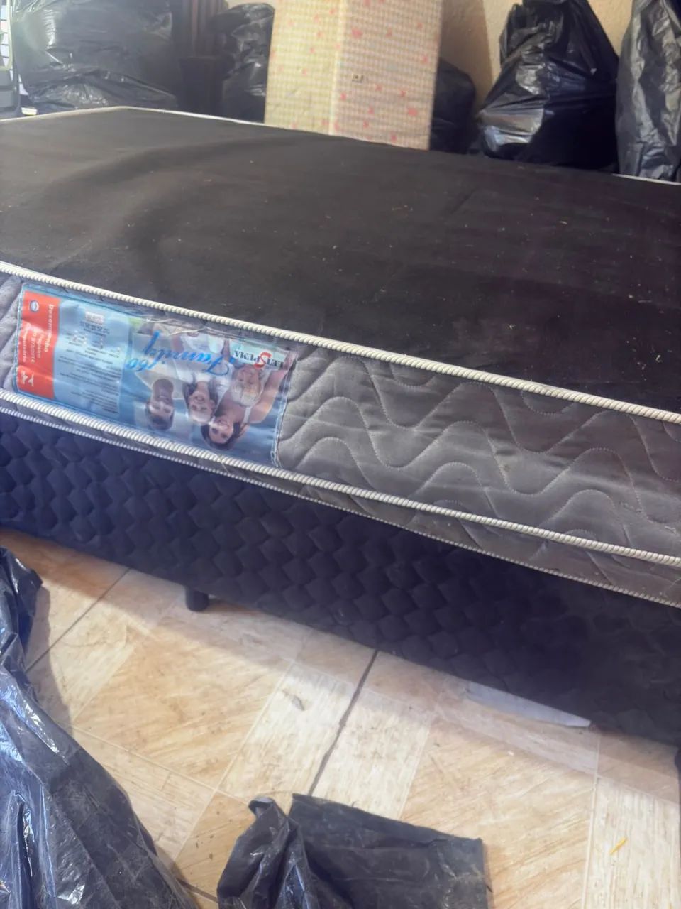 Cama e colchão 