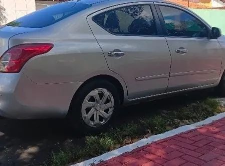 Nissan Versa VERSA SV 1.6 16V Flex Fuel 4p Mec. 2012