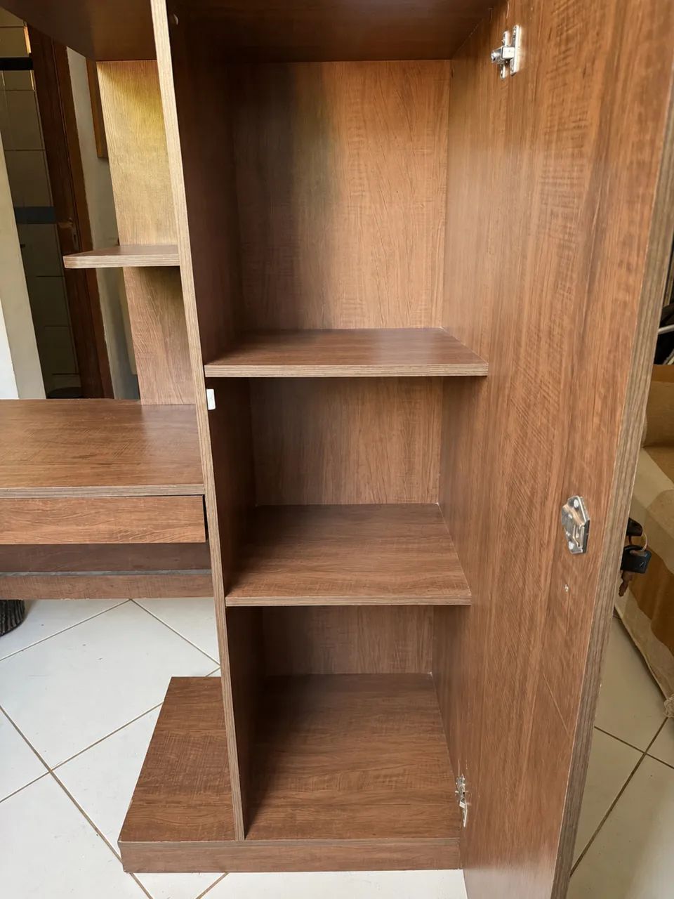 Mesa de escritório com armário integrado - Foto 2