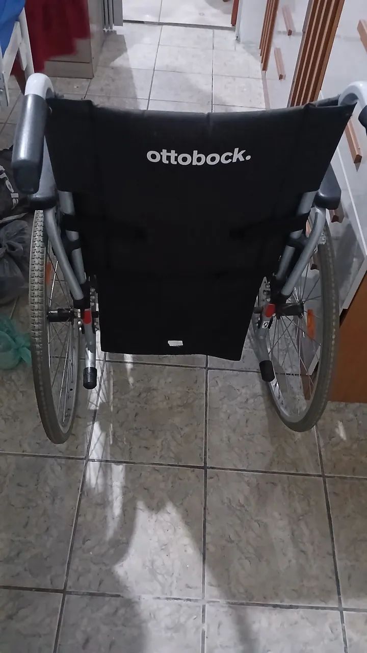 Cadeira de rodas Ottobock + cadeira de banho - Foto 2