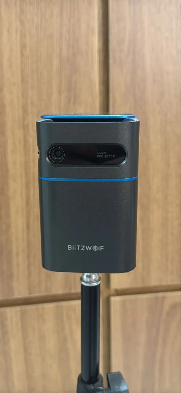 Projetor Blitzwolf BW-VT2 com tripé e controle remoto