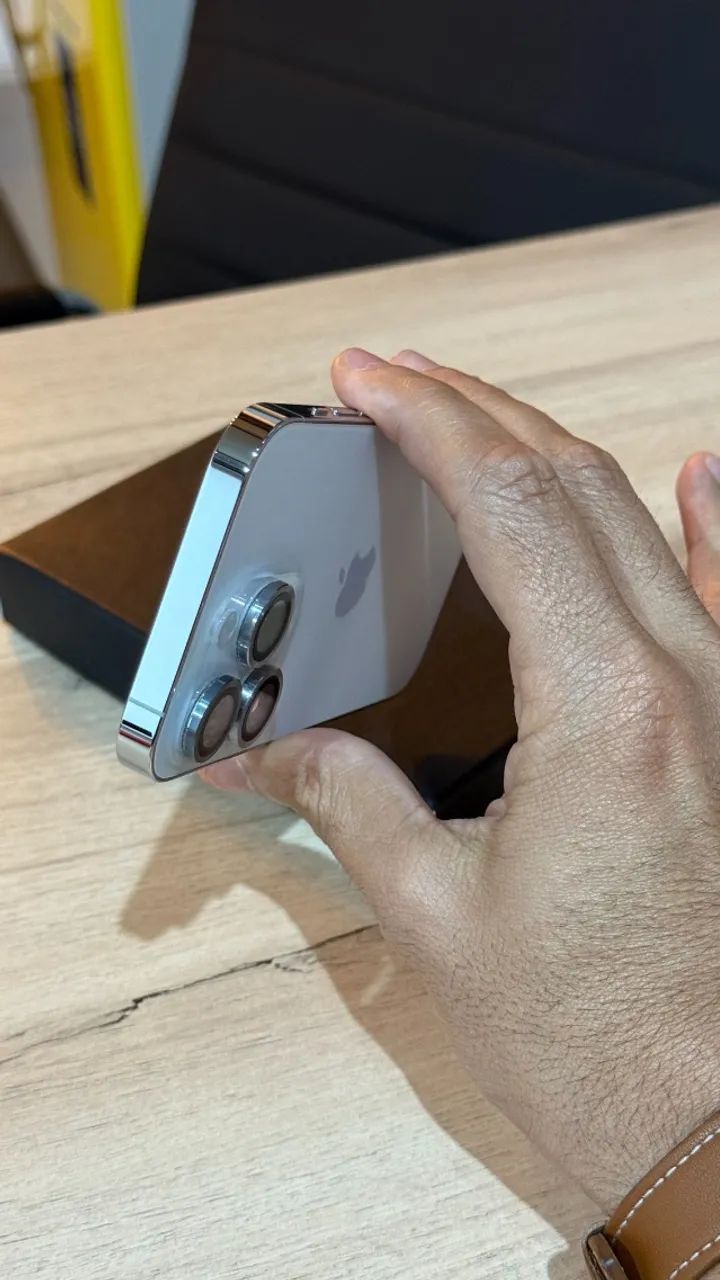 iPhone 14 Pro 256GB Silver - Loja física! Com 3 meses de garantia