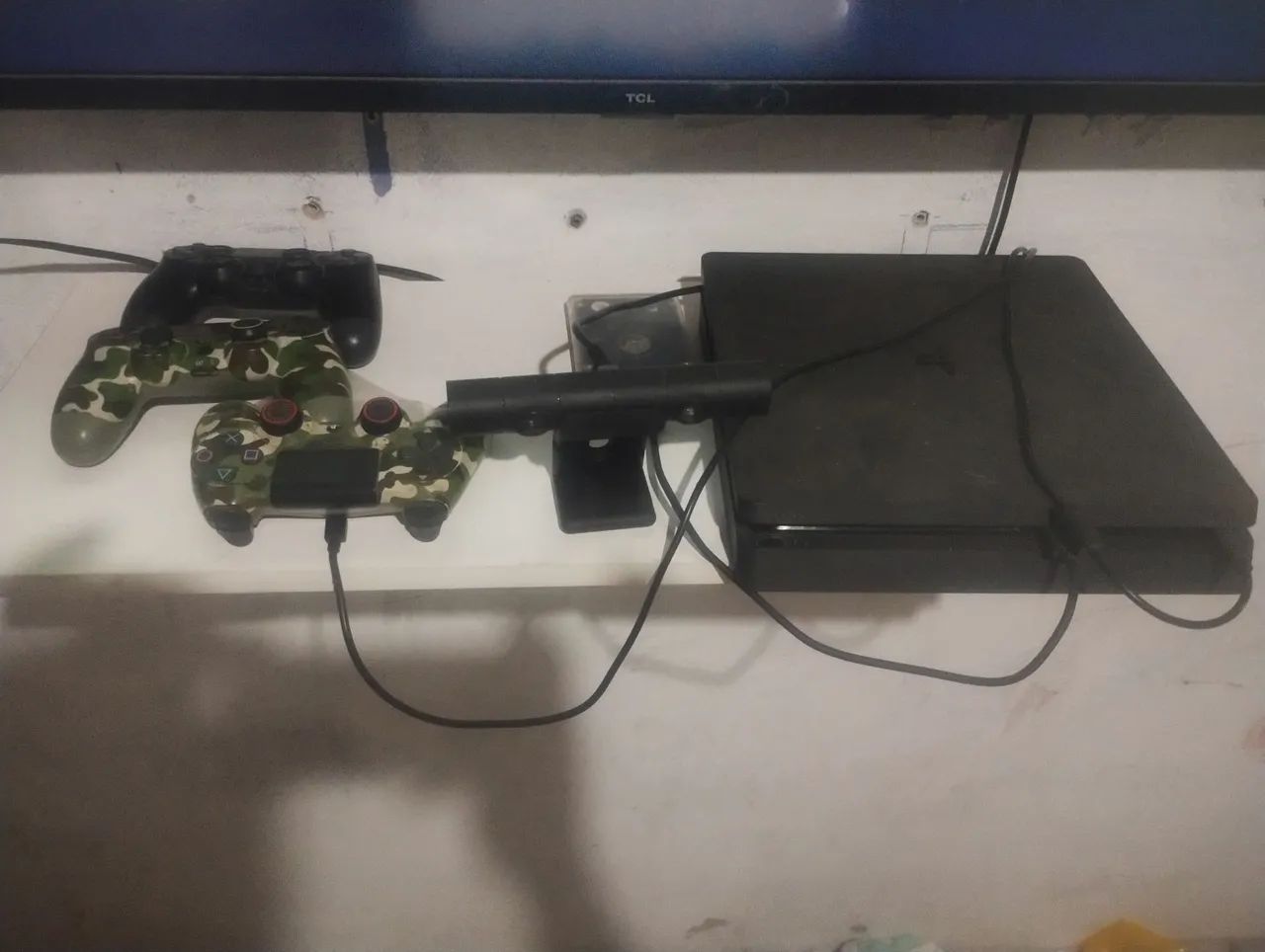 Vendo Ps4 slim 500g +30 jogos e camera