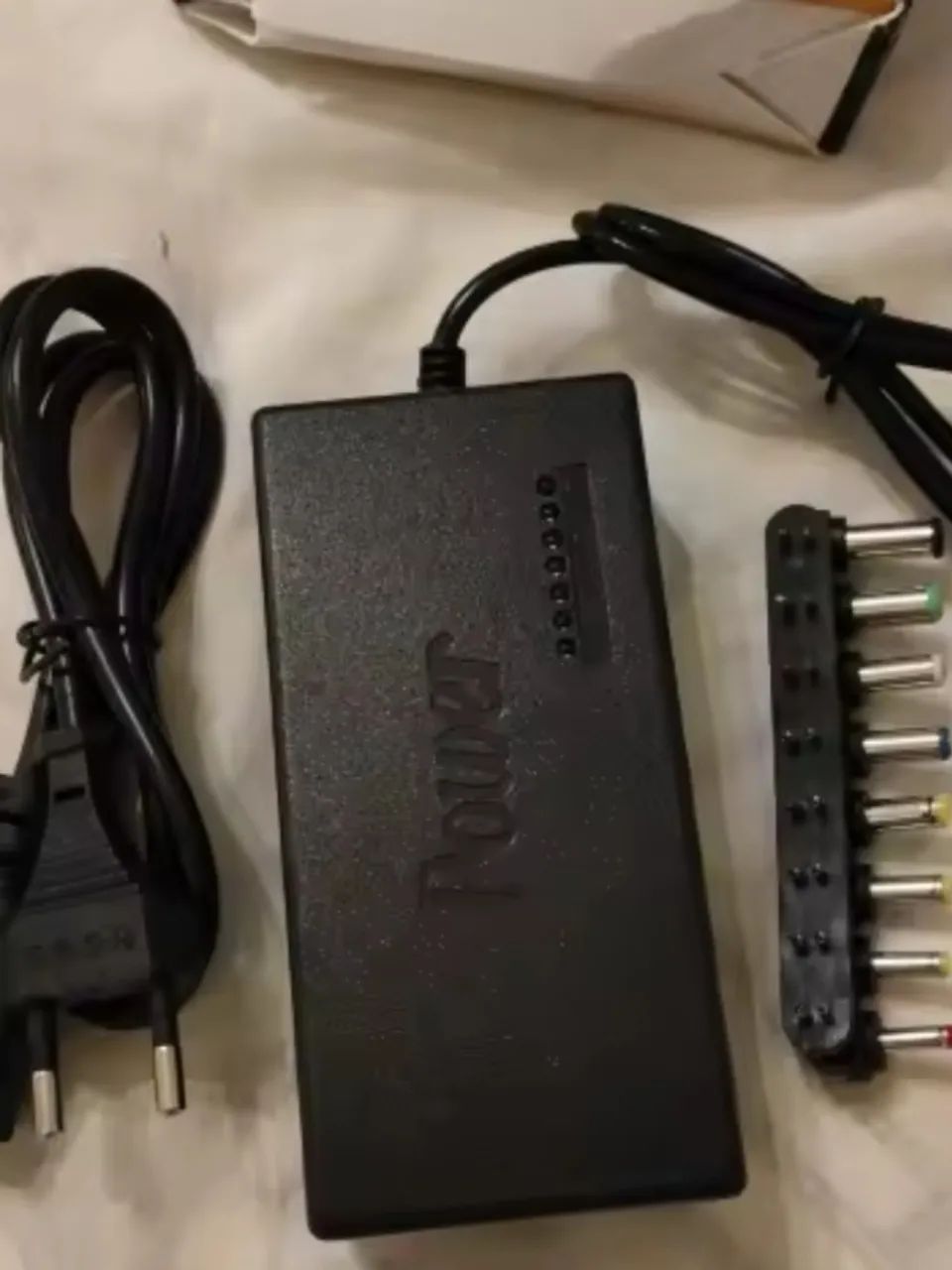 Fonte Universal para Notebook 96W Multiplugs - Foto 4