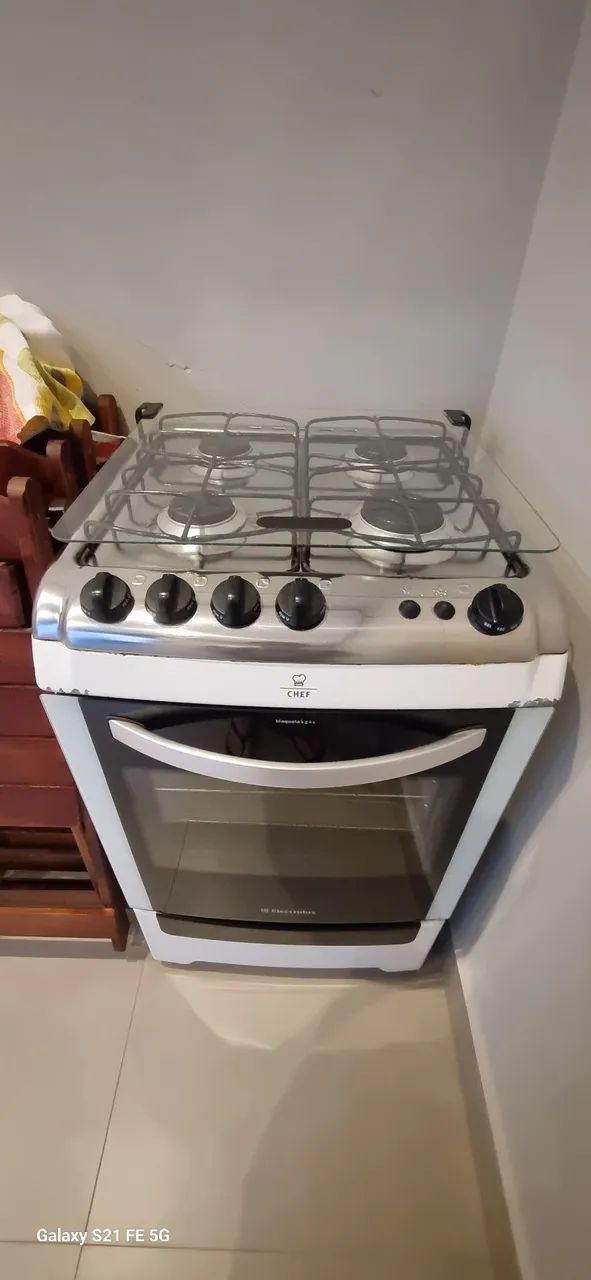 Fogão 4 bocas electrolux semi novo usado - Foto 2