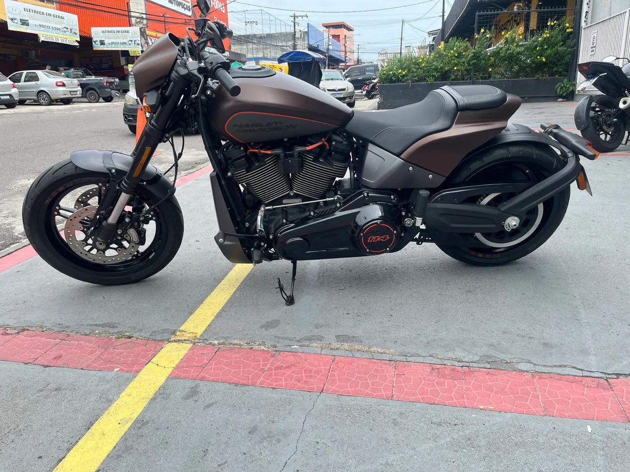 Harley FXDR com apenas 3 mil km 