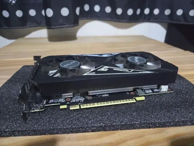 Placa De Vídeo Galax Geforce Gtx 1650 Ex 4gb Gddr6 128 Bits - Foto 2