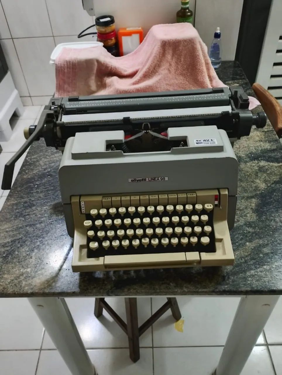 Vendo máquina de datilografia conservada 