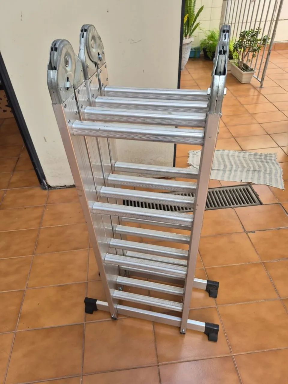 Lote de móveis, eletrodomésticos e Ar condicionado de escritório. - Foto 2