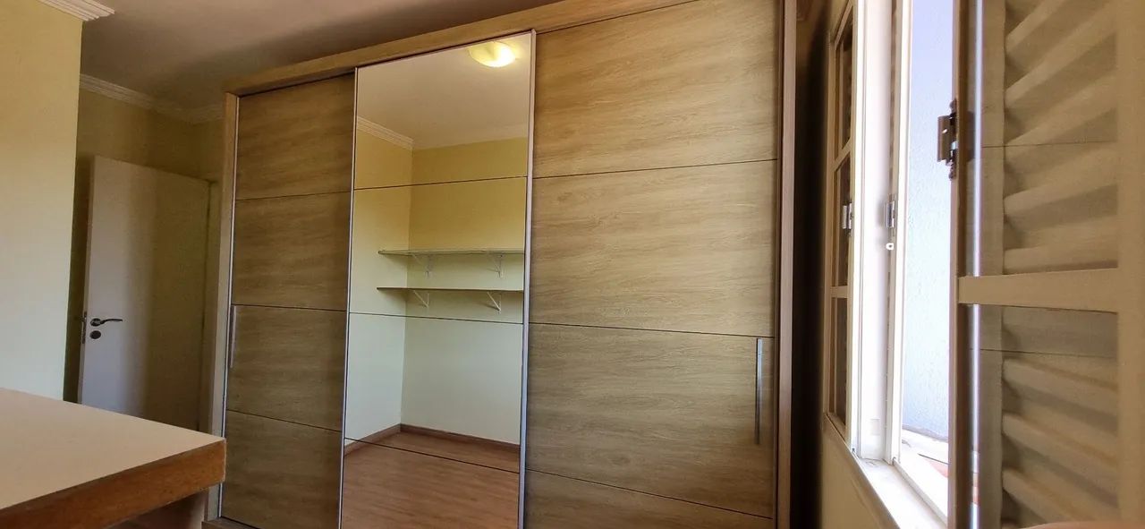 Guarda Roupas de Casal porta de correr com espelhos  - Foto 2