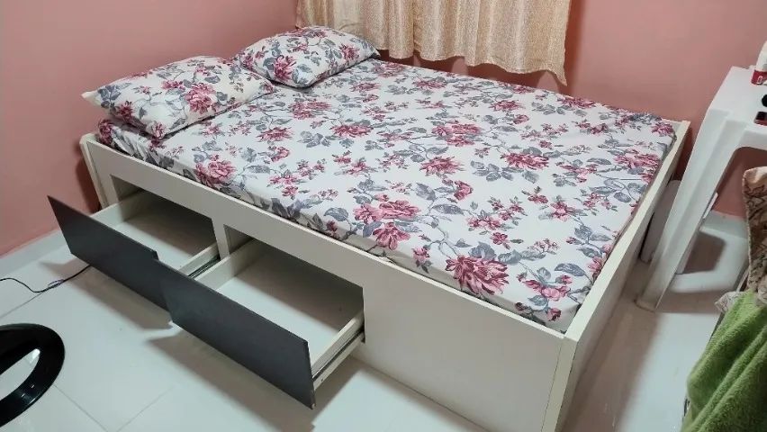 Cama de casal pintada com 2 gavetas + colchão