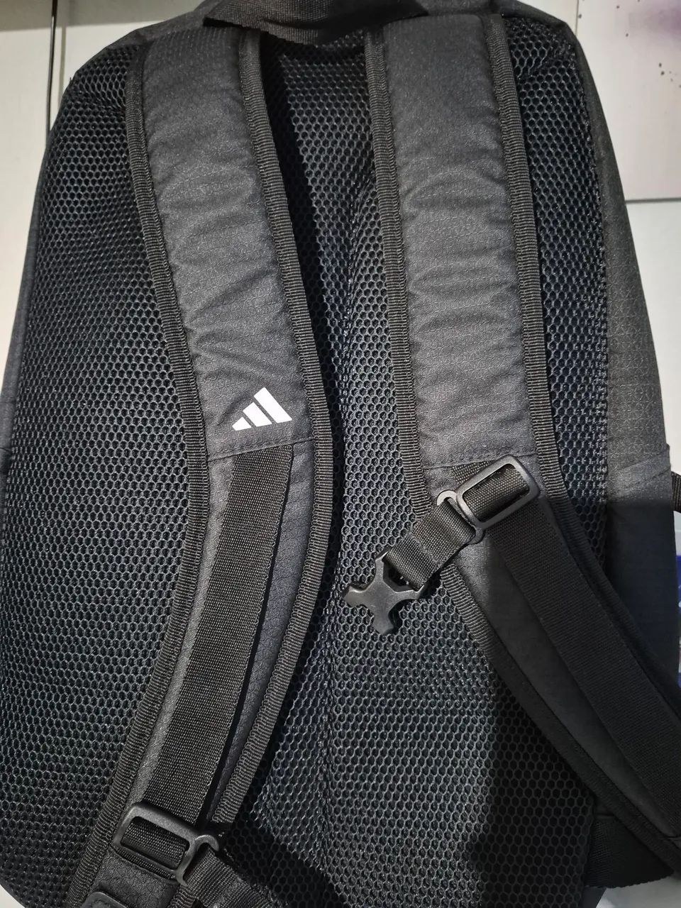 Mochila adidas training preta e branca  - Foto 5