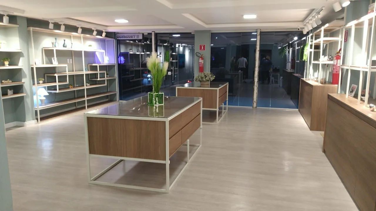 Mesa / Ilha Planejada Estilo Industrial com 12 Gavetas, MDF Premiun e Vidro Temperado - Foto 3