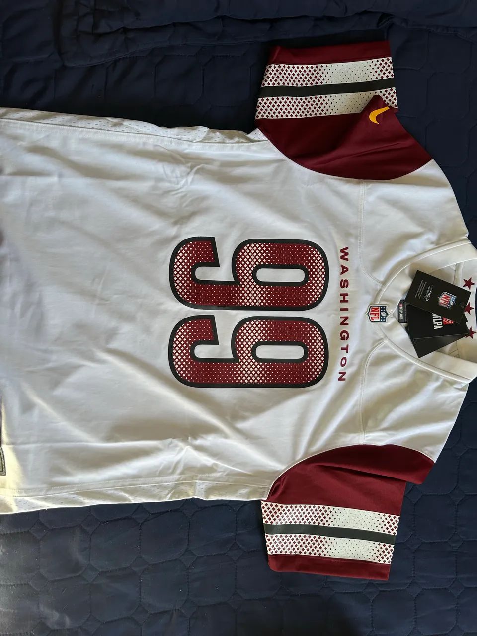 Camisa NFL oficial - Washington Commanders - Chase Young - Foto 2
