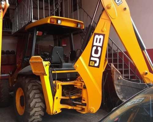 Retroescadeira JCB 3C 2011 Embuchamento novo, nada de vazamento, revisada