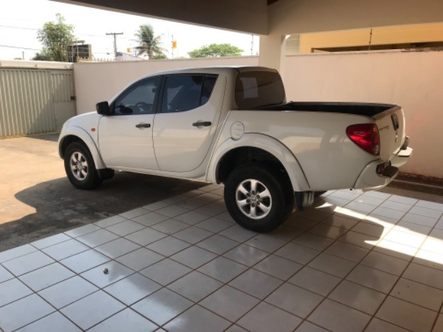 L200 TRITON HLS MUITO CONSERVADA